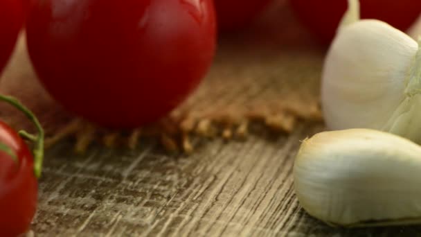 Tomates cherry y cebolla — Vídeos de Stock