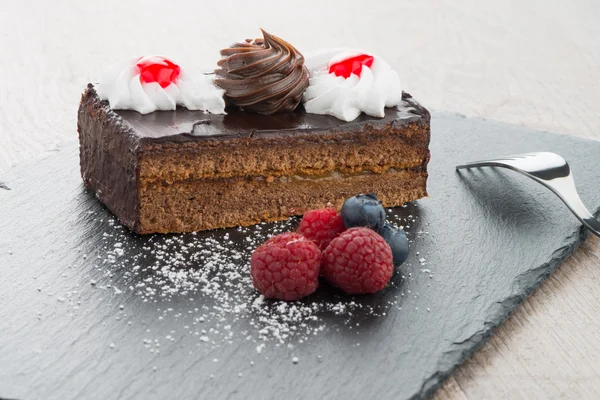 Morceau de gâteau au chocolat — Photo