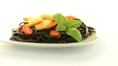 siyah spagetti karides