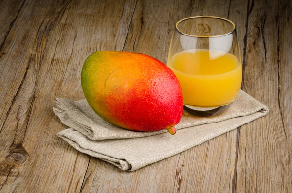 Frischer Mangosaft — Stockfoto