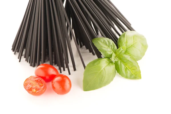 Bündel schwarzer Spaghetti — Stockfoto