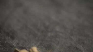 tahta kaşık ve sarımsak