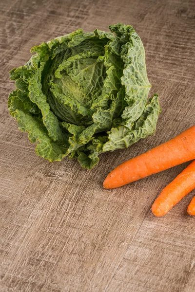 Савойської капусти та моркви — стокове фото
