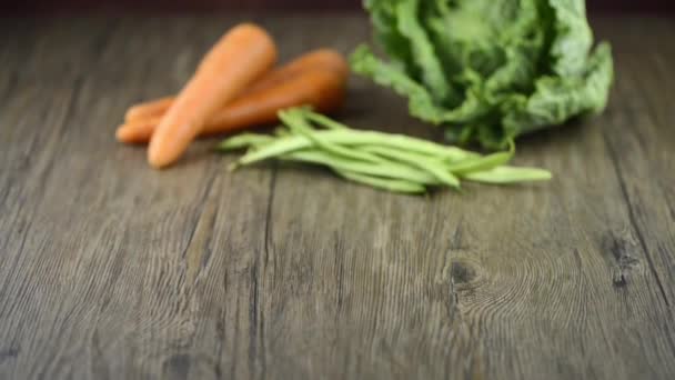 Cenouras e feijão verde — Vídeo de Stock