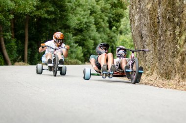 Pedro castro yan trike 2 newton'ın kuvvetleri sırasında sürüş 