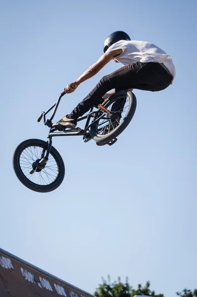 Sauro agostinho během série dvs bmx 2014 podle paliva televizní — Stock fotografie