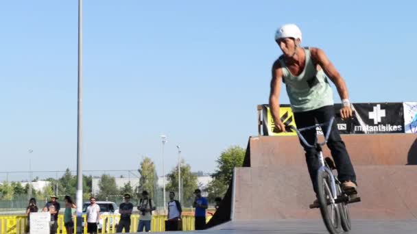 Helder Oliveira durante la serie DVS BMX 2014 de Fuel TV — Vídeos de Stock