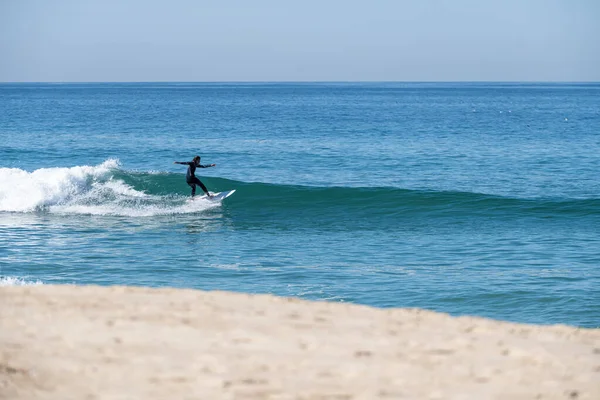 Soul Surfer Mädchen Auf Einer Welle Strand Von Furadouro Ovar — Stockfoto