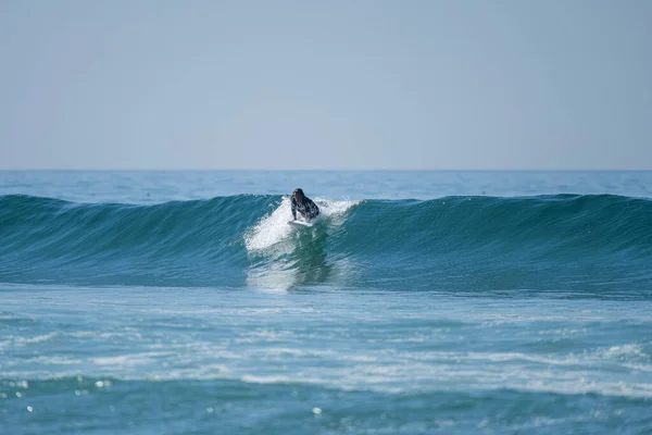 Soul Surfer Mädchen Auf Einer Welle Strand Von Furadouro Ovar — Stockfoto