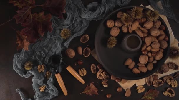 Frutas Secas Outono Mesa Com Uma Ferramenta Biscoito Noz Uma — Vídeo de Stock