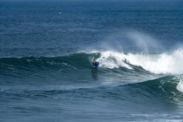 Bodyboarder Surfen Ocean Wave Een Zonnige Dag — Stockfoto