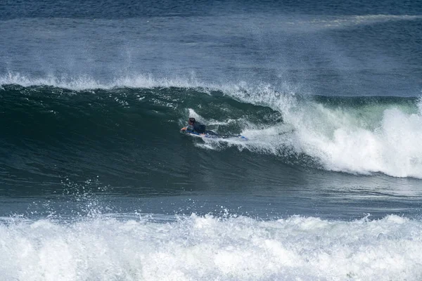 Bodyboarder Fala Ocean Surfing Słoneczny Dzień — Zdjęcie stockowe