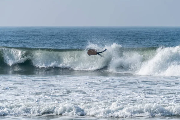 Bodyboarder Fala Ocean Surfing Słoneczny Dzień — Zdjęcie stockowe