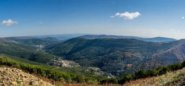 Vista Sobre Valle Del Río Zezere Pueblo Sameiro Manteigas Serra — Foto de Stock