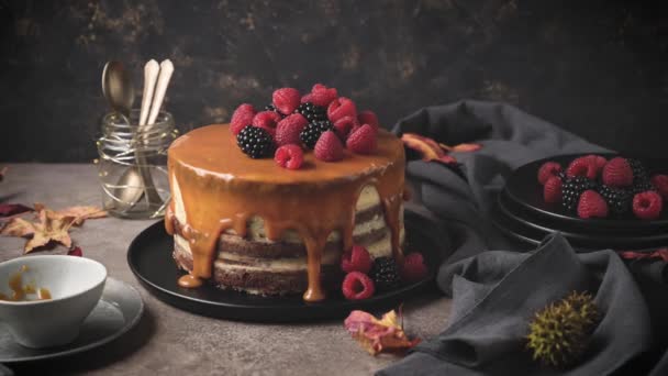 Délicieux Gâteau Caramel Aux Mûres Framboises — Video