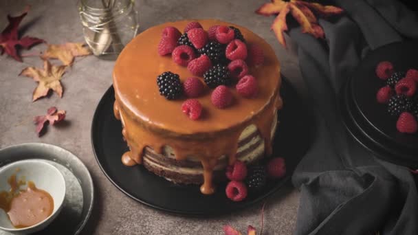 Délicieux Gâteau Caramel Aux Mûres Framboises — Video