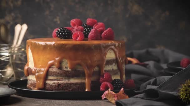 Délicieux Gâteau Caramel Aux Mûres Framboises — Video