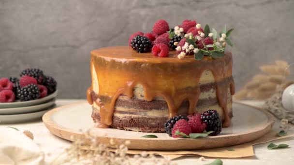 Délicieux Gâteau Caramel Aux Mûres Framboises — Video