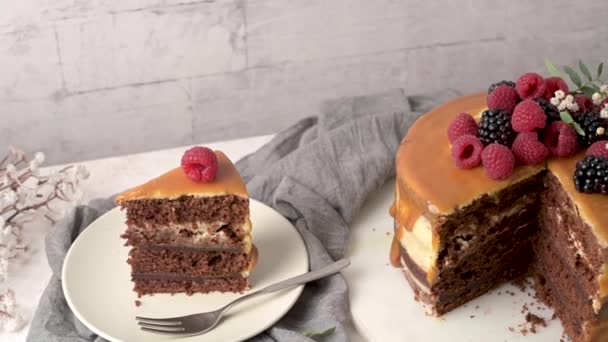 Délicieux Gâteau Caramel Aux Mûres Framboises — Video