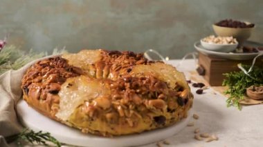 Bolo Rainha ya da Kraliçe Pastası, Noel, Karnaval ya da Mardi Gras Yapımı Arkaplanda Mevcut Paketleme.