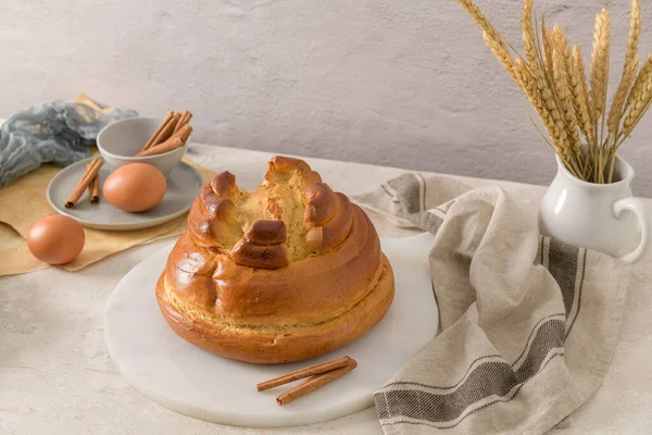 Fogaca Kjøkkenbenken Med Egg Kinaputter Tradisjonell Kake Fra Santa Maria – stockfoto
