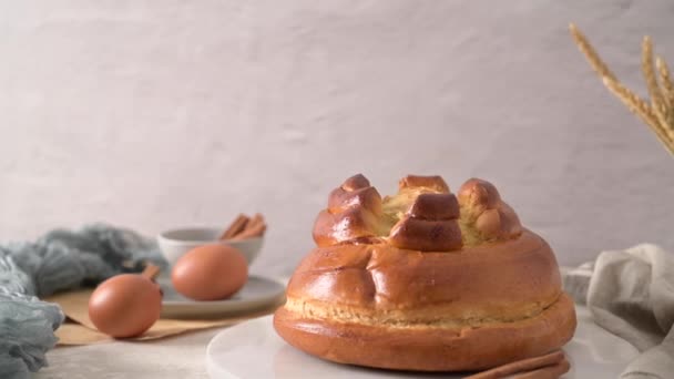 Fogaca Aanrecht Met Eieren Kaneelstokjes Traditionele Taart Uit Santa Maria — Stockvideo