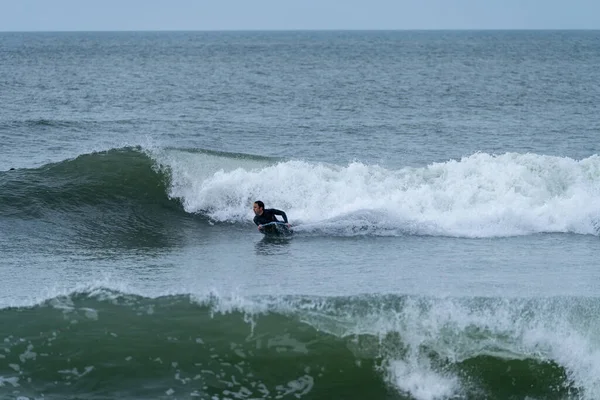 Bodyboarder Het Uitvoeren Van Een 360 Truc Surfen Oceaan Golf — Stockfoto