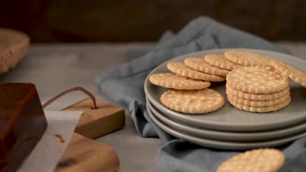 Marmelade Biscuits Sur Comptoir Cuisine Avec Des Coings Sur Plateau — Video