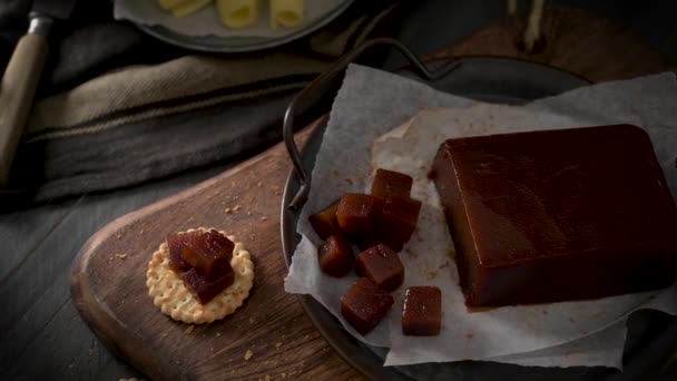 Marmelada Biscoitos Balcão Cozinha Com Marmelos Queijo — Vídeo de Stock