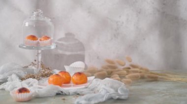 Portekiz 'in Alcobaca şehrinden geleneksel Portekiz tatlısı Castanha De Ovo.