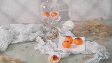 Portekiz 'in Alcobaca şehrinden geleneksel Portekiz tatlısı Castanha De Ovo.
