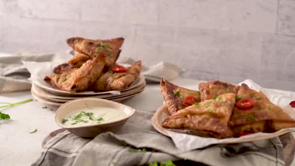 Samosas Indianas Massa Frita Assada Com Recheio Salgado Lanches Indianos — Vídeo de Stock