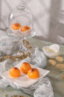 Portekiz 'in Alcobaca şehrinden geleneksel Portekiz tatlısı Castanha De Ovo.