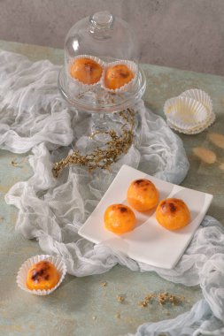 Portekiz 'in Alcobaca şehrinden geleneksel Portekiz tatlısı Castanha De Ovo.