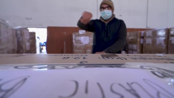 Ovar Portugal Maart 2022 Vrachtwagen Wordt Geladen Met Humanitaire Hulp — Stockvideo