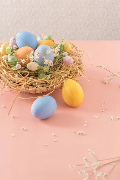 Ostereier Nest Auf Rosa Hintergrund — Stockfoto