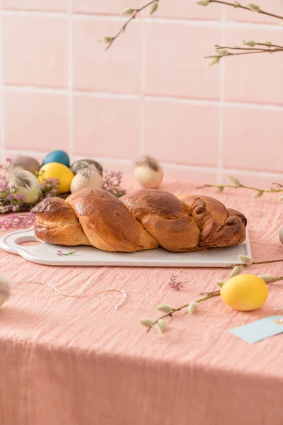 Gâteau Pâques Portugais Traditionnel Folar Avec Des Œufs Sur Table — Photo