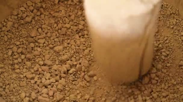 Amarante Portugal April Potter Performs Manual Grinding Clay Using Wooden — Vídeo de Stock