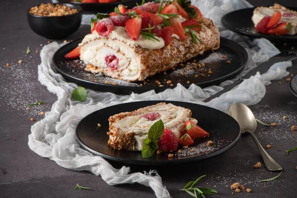 Meringue Roll Cake Cream Raspberries Roulade Summer Dessert Served Ceramic — Stockfoto