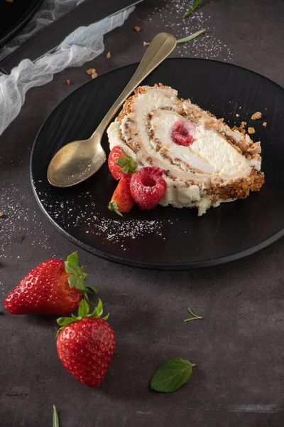 Meringue Roll Cake Cream Raspberries Roulade Summer Dessert Served Ceramic — Stock Photo, Image