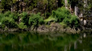 Mondego kitapçısının manzarası, Penacova 'daki Mondego nehrinin yakınındaki doğal anıt - Portekiz.