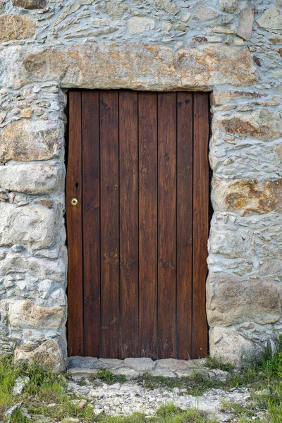 Ancient Wooden Door Stone Wall — Stock Photo, Image