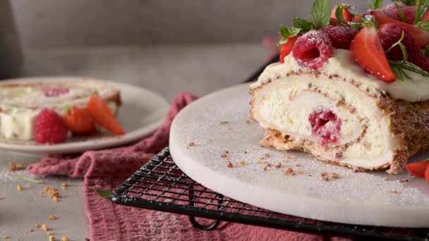 Meringue Roll Cake Cream Raspberries Roulade Summer Dessert Served Ceramic — Vídeo de stock