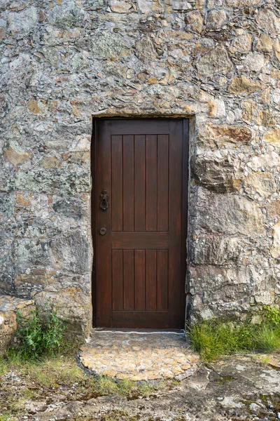 Ancient Wooden Door Stone Wall — Stock Photo, Image