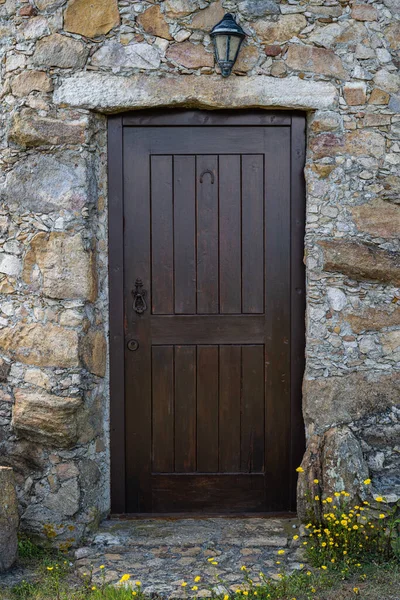 Ancient Wooden Door Stone Wall — Stock Photo, Image