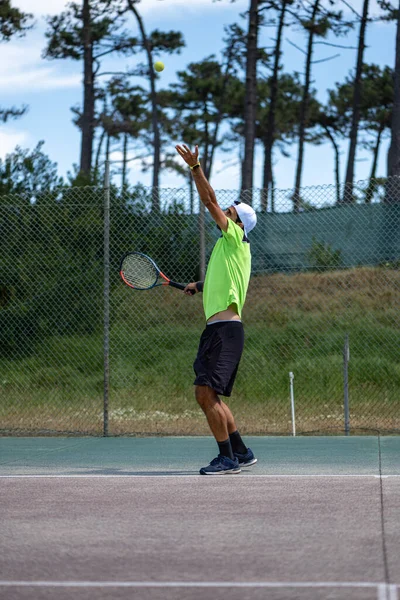 Tennis Player Performing Service Court — Stock Photo, Image