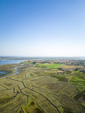 Murtosa, Aveiro, Portekiz de Aveiro Lagoon yakınındaki kırsal manzara havadan görünümü