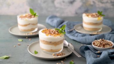 Natas do Ceu, kaşık ile yenen geleneksel bir Portekiz tatlısıdır..