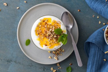 Natas do Ceu, kaşık ile yenen geleneksel bir Portekiz tatlısıdır..