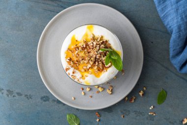 Natas do Ceu, kaşık ile yenen geleneksel bir Portekiz tatlısıdır..